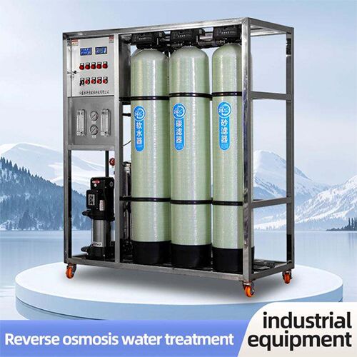 Community Uses A Medium-sized Solar-powered Reverse Osmosis Water Purification System